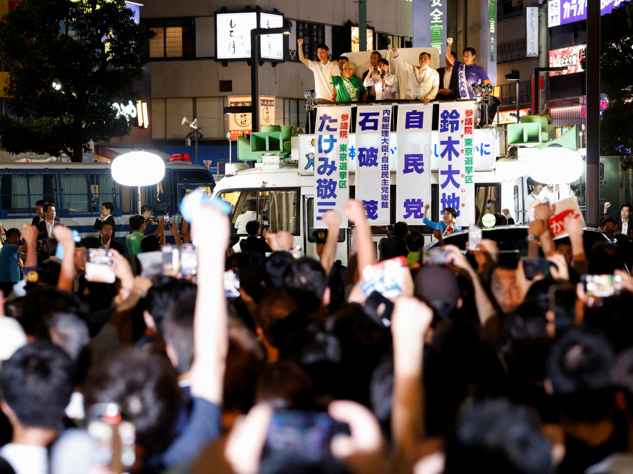 石破茂在選前一晚到東京為自民黨候選人拉票。(路透社)