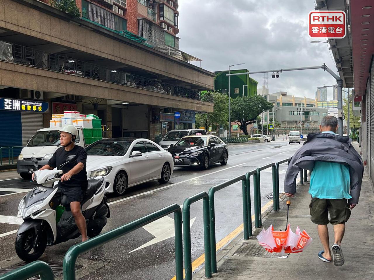 澳門在上午11時改掛9號風球，陣風明顯加強。（鄭月明攝）