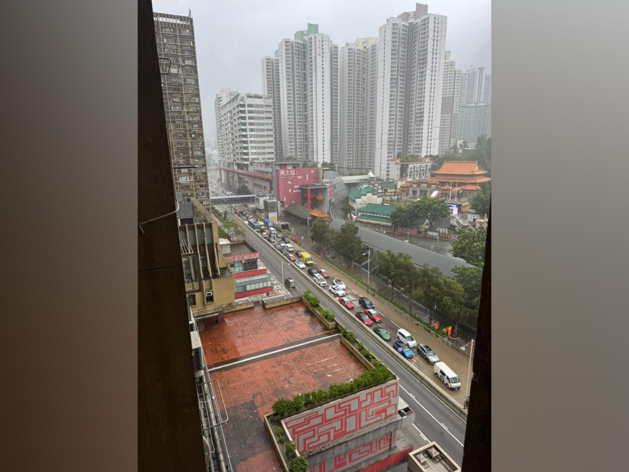 錄得3宗確認的水浸報告，包括大埔林錦公路、黃大仙龍翔道，以及西貢清水灣道。（網上圖片）