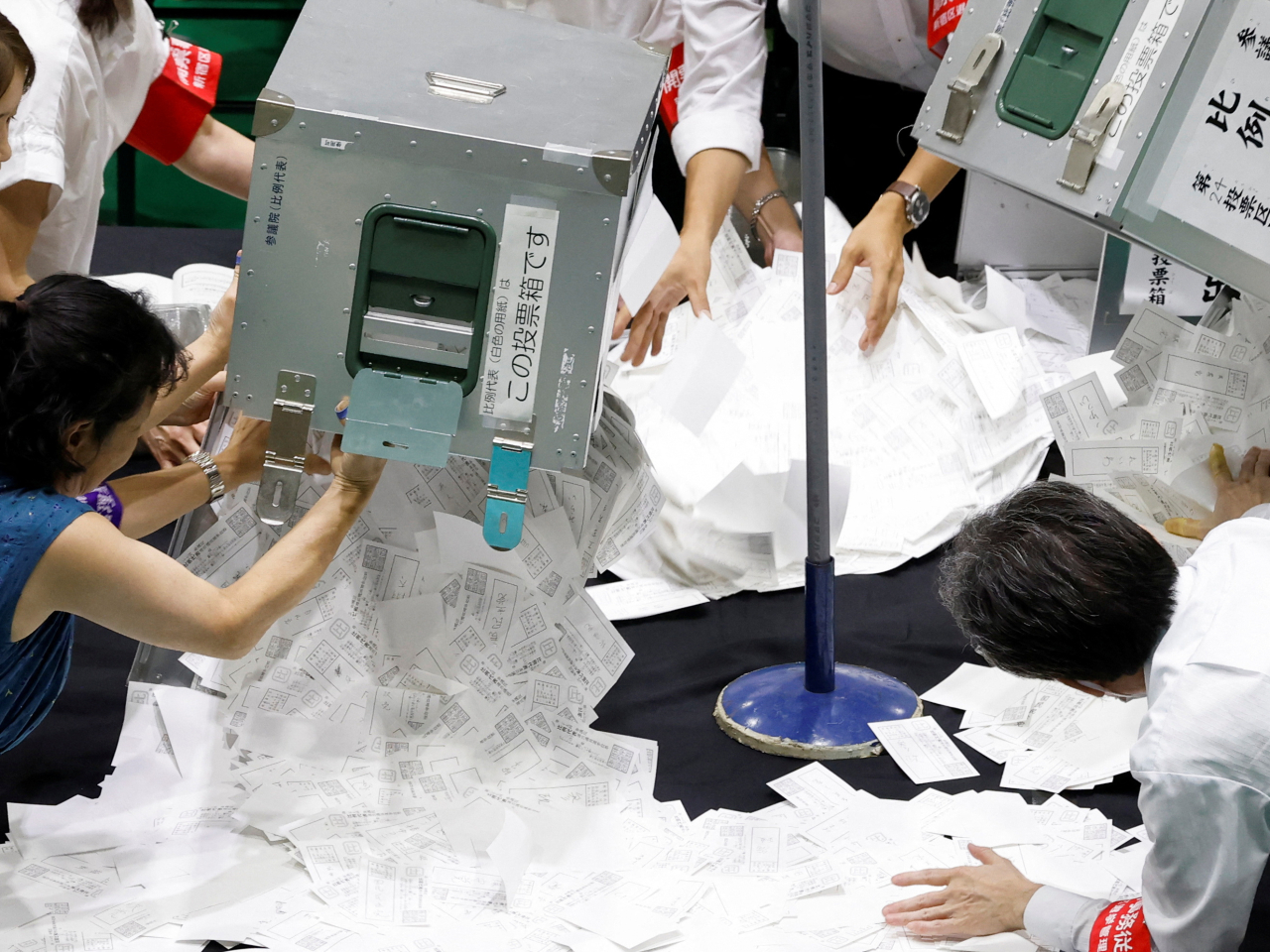 報道指最終投票率，預計高於2022年參議院選舉的52.05%。（路透社）