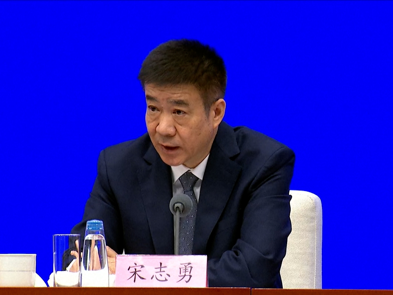 宋志勇預計，今年民航旅客運輸量有望逾7.7億人次，年底民用機場將達到約270個。（央視截圖）