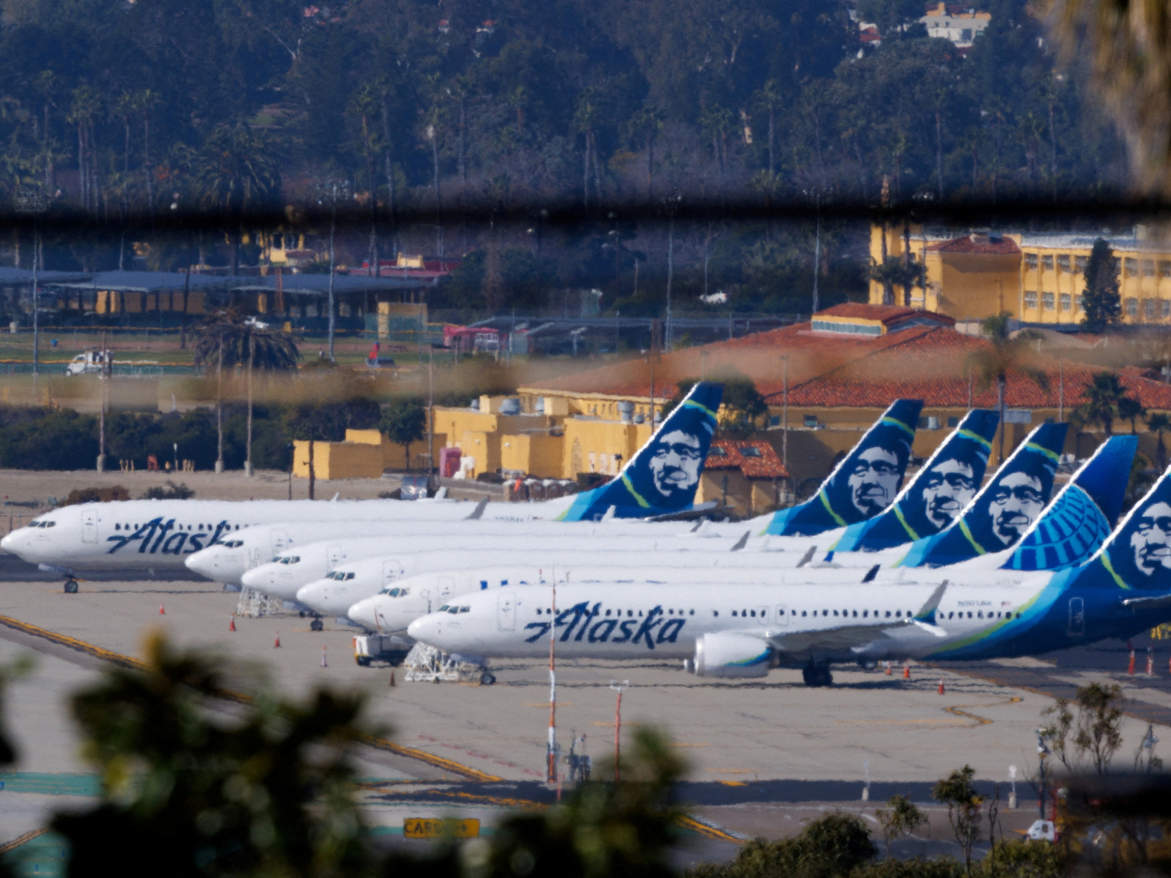 Alaska Airlines operates 238 Boeing 737 and 87 Embraer 175 aircraft. File photo: Reuters