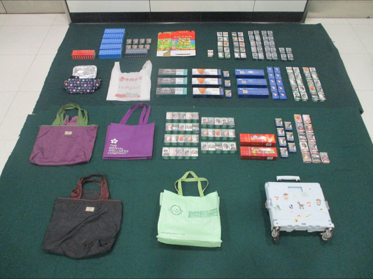 一名入境旅客管有未完稅香煙罪成判囚。(政府新聞處)