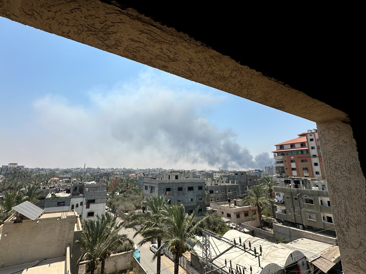 Smoke rises during Israeli strikes amid the Israeli military operation in Deir Al-Balah, in the central Gaza Strip. Photo: Reuters