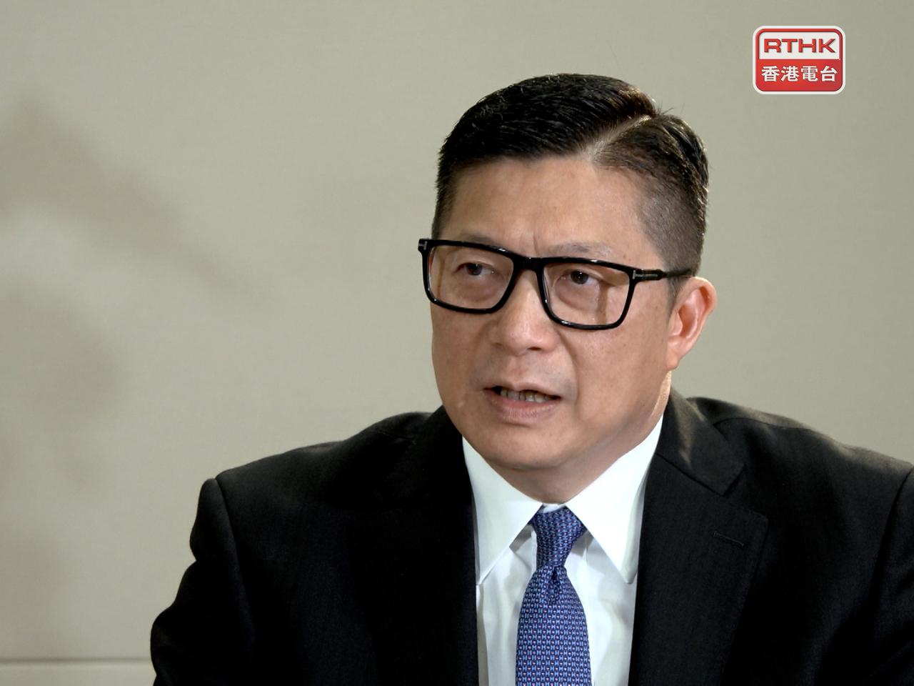 鄧炳強指出，相比明目張膽違法的「硬對抗」，「軟對抗」透過潛移默化的滲透，更令人難以防備。（港台圖片）