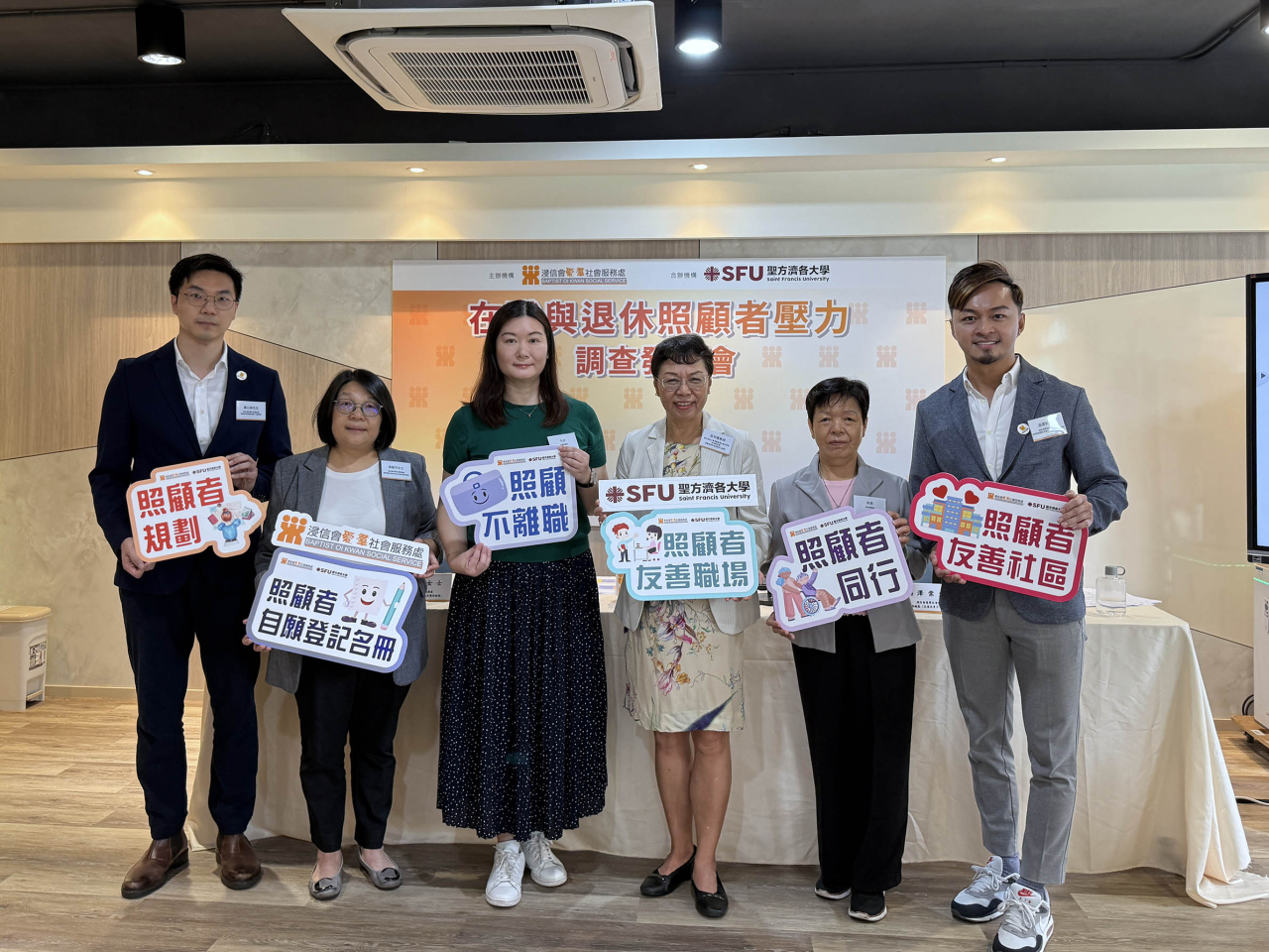 調查指近兩成在職照顧者從事全職工作外，每周照顧時數達21至40小時。（實習記者林藹晴攝）
