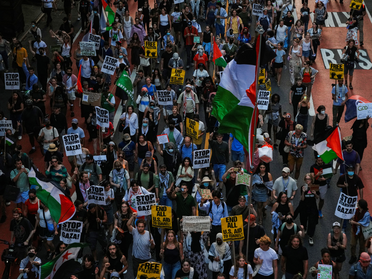 People march along the streets of New York City in a 'Stop Starving Gaza Now' protest. Photo: Reuters