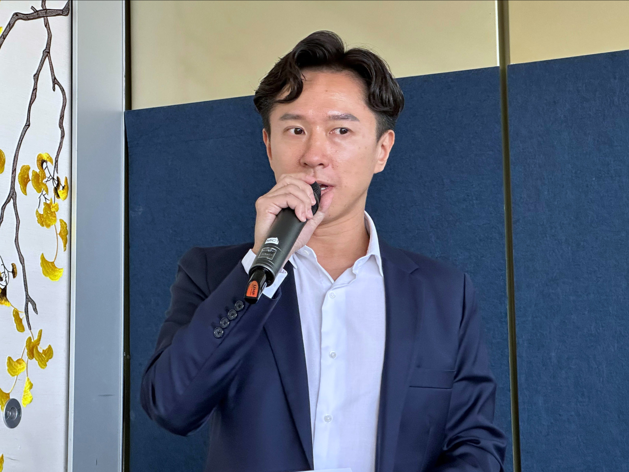 商總會發言人翁國豪表示，的士是本港現時唯一可在街頭直接招手的合法交通工具，形容的士是點對點載客服務的主導力量。(仇志榮攝)