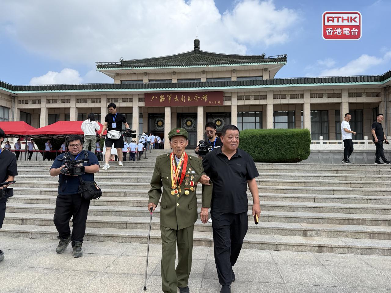 抗戰老兵李金水於1963年獲國防部授予上尉軍銜，榮獲中國人民抗日戰爭勝利70週年紀念章等9枚榮譽獎章。（趙嘉駿攝）