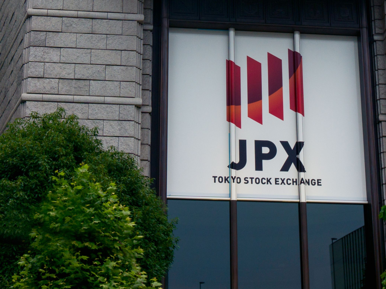 日經指數收報41456點，跌370點，跌幅0.88%；本周累計升4.1%。（日本交易片圖片）