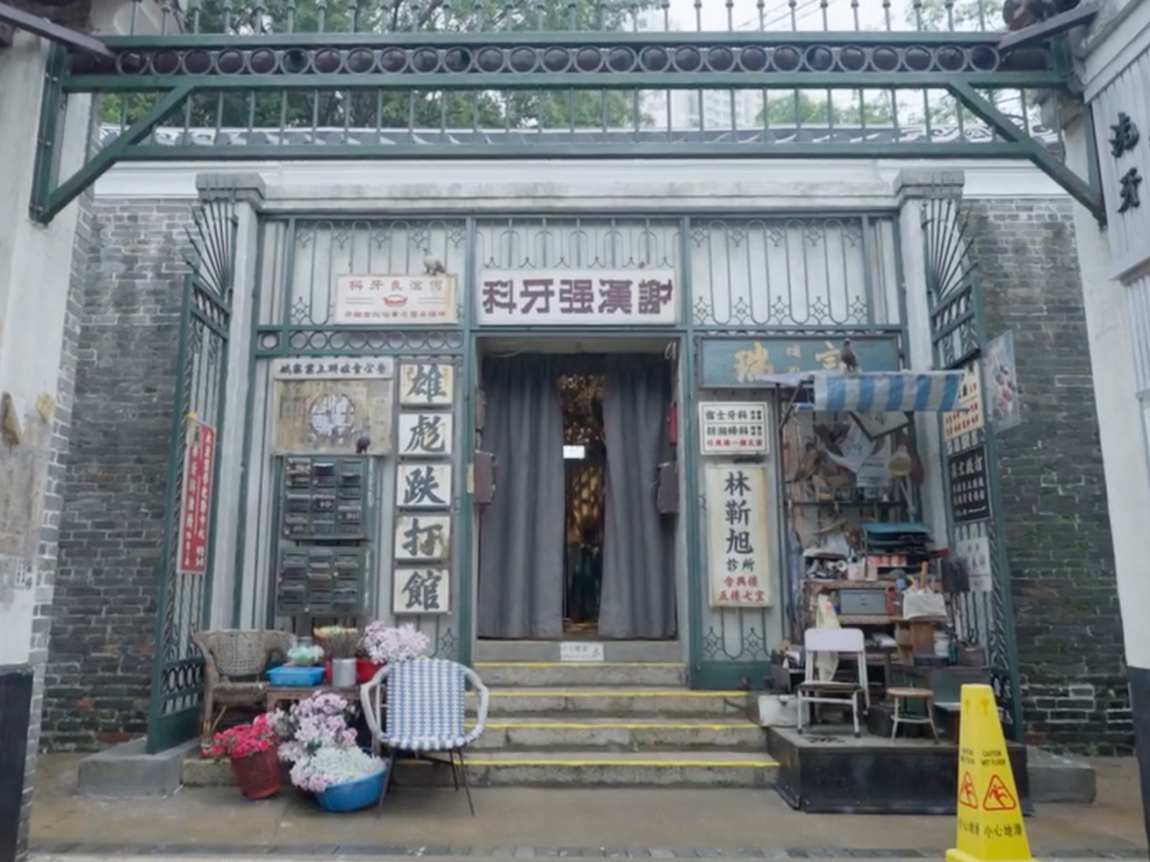 九個旅遊熱點項目包括「香港龍城深度遊」，以《九龍城寨光影之旅》電影場景展為出發點，延伸旅客在九龍城區內體驗。（李家超社交專業截圖）