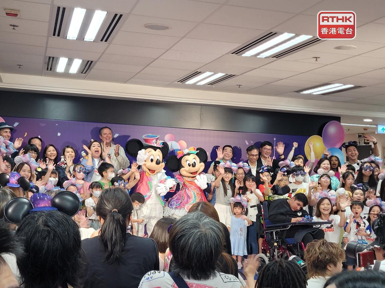 香港迪士尼樂園捐款超過500萬元，將分階段改善8間公立醫院治療病童的環境。（廖恒傑攝）