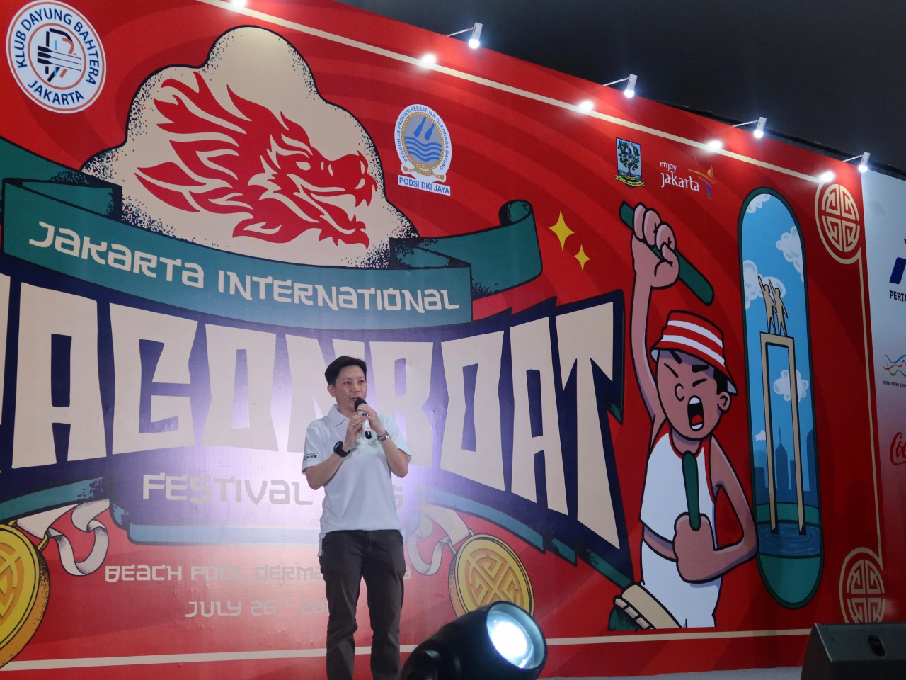 鄭青文表示，雅加達和香港市民均非常熱愛龍舟活動，兩地舉辦的龍舟節把來自世界各地的參與者連繫起來。(政府新聞處)