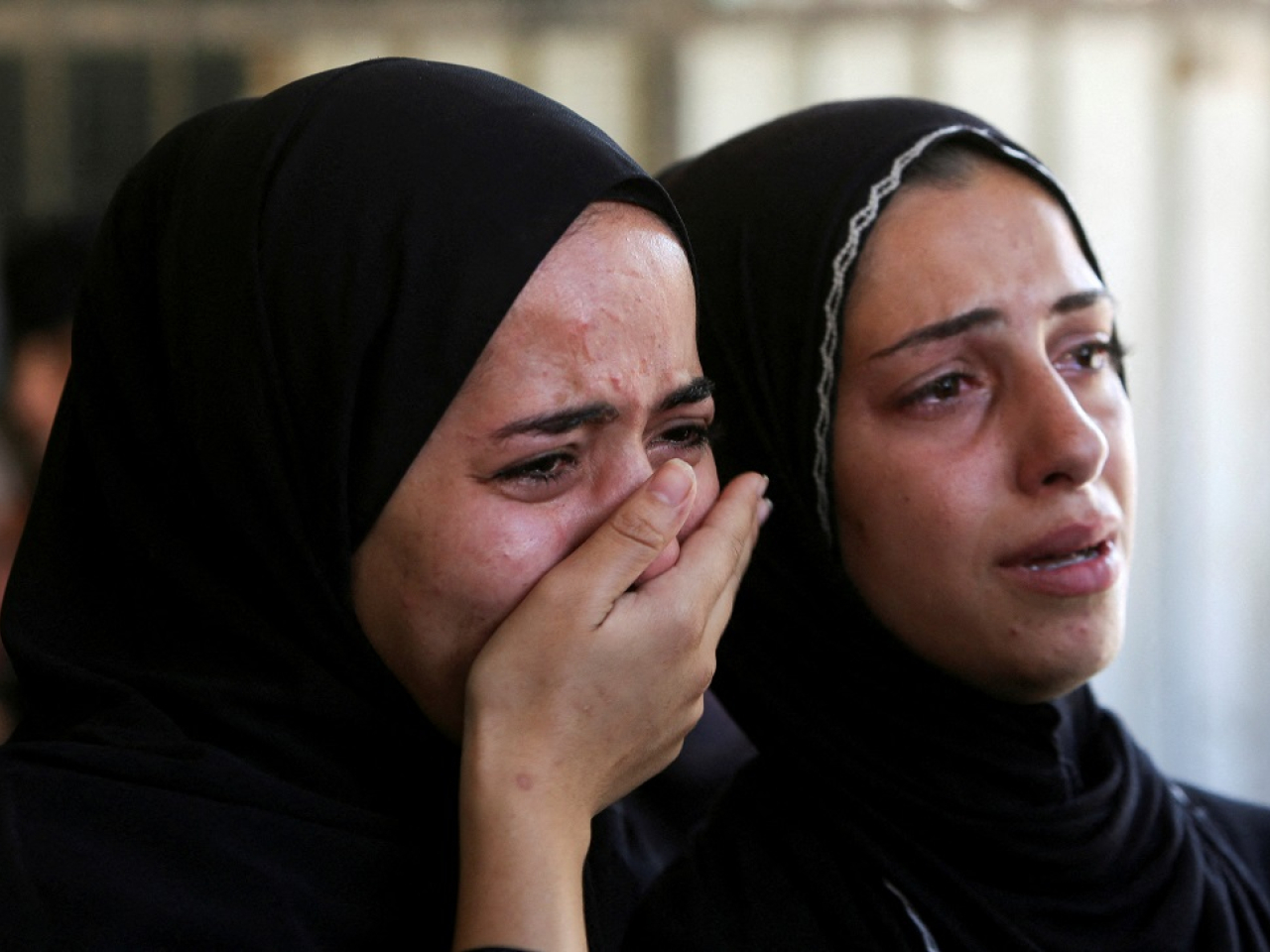 Relatives mourn a loved one killed by an Israeli air strike in Khan Younis. Photo: Reuters