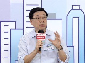 施政報告2025｜特首出席地區諮詢會　冀市民不同領域發表意見