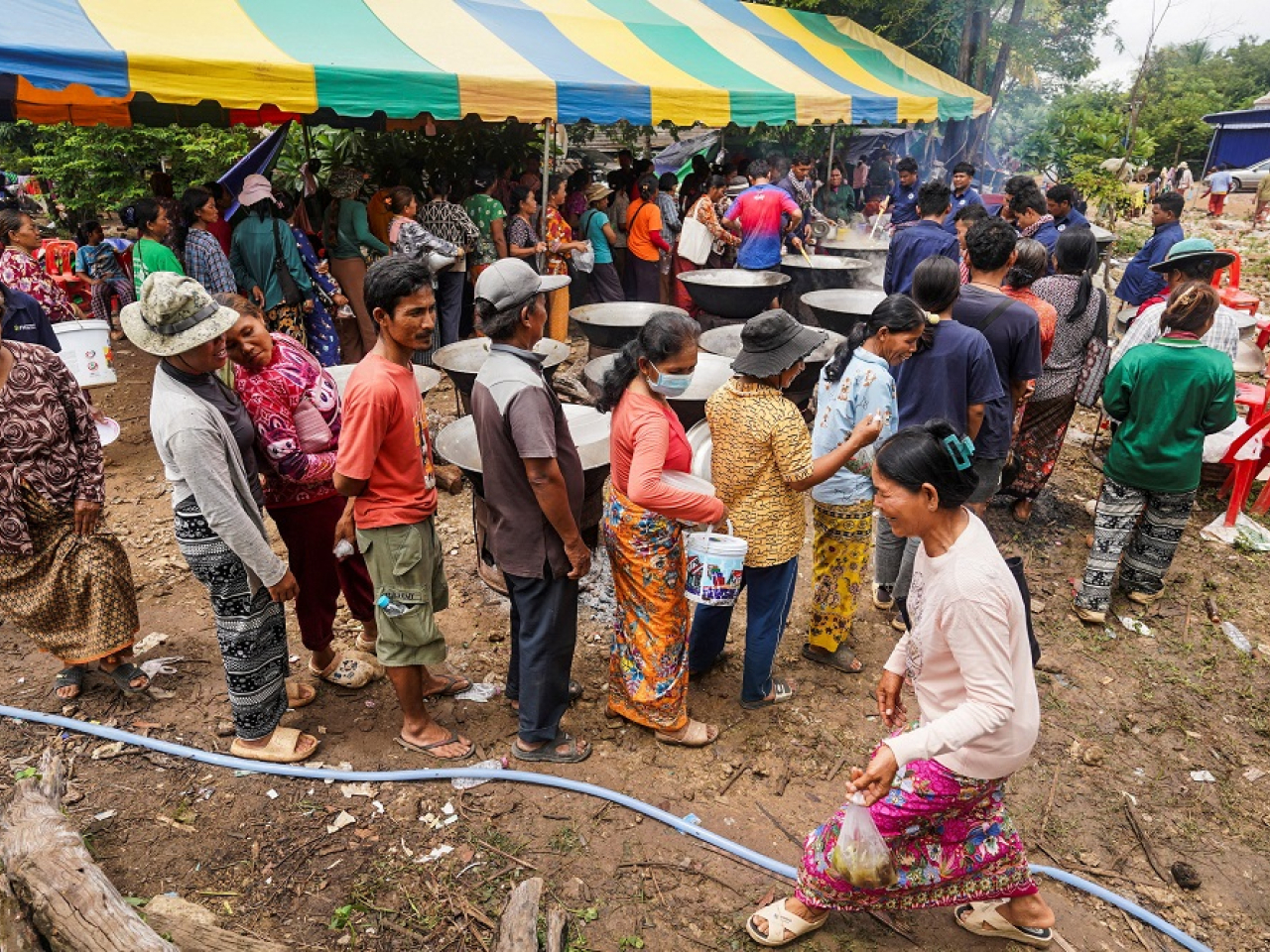 People evacuated from Pong Tuek village queue for food at a temporary shelter. Photo: Reuters