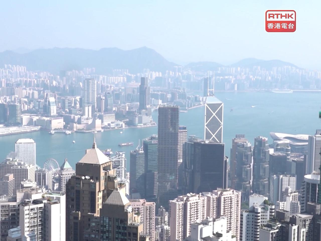 陳茂波說，本港經濟中長期前景穩中有進，但個別行業面對挑戰。（港台圖片）
