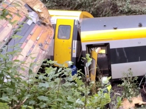 Three dead, many injured as train derails in Germany