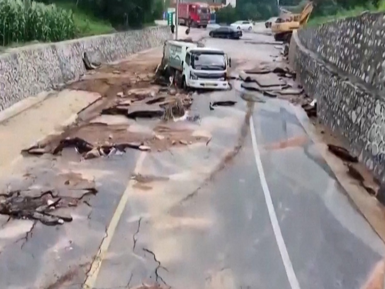 當局就河北暴雨啟動四級救災應急響應，北京發出洪水紅色預警。（央視截圖）