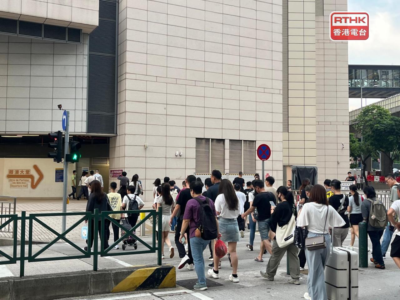 徐展文說，澳門確實需要外勞補充勞動力，但某些中高層外勞職位，亦要適時退回給有需要的本地人。（鄭月明攝）