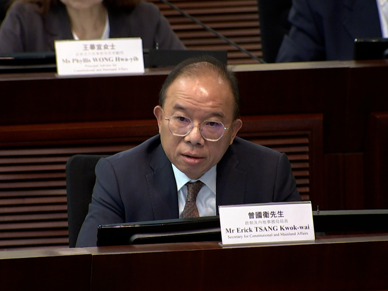曾國衞感謝立法會的支持及配合，法案委員會高效完成審議工作。