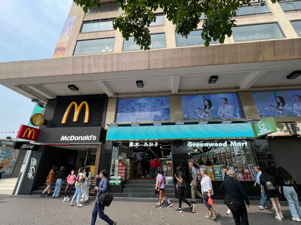 McDonald's is said to be planning to sell eight prime retail properties in the SAR, with the largest on Salisbury Road in Tsim Sha Tsui. Photo courtesy of JLL