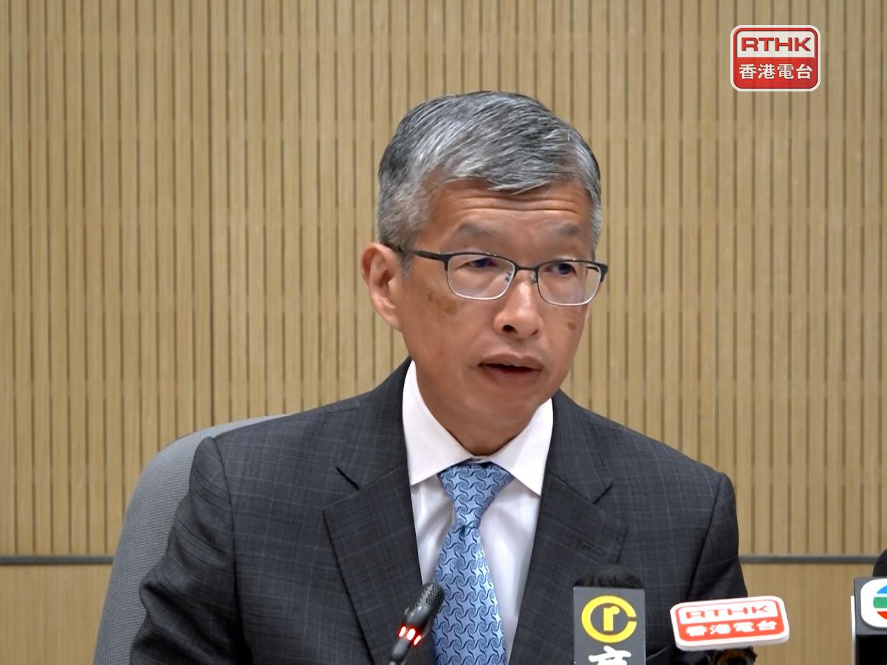 鄧耀鏗說，醫管局有條件加強支持人員參與研究，不會制訂參與的限額。（孔令輝攝）