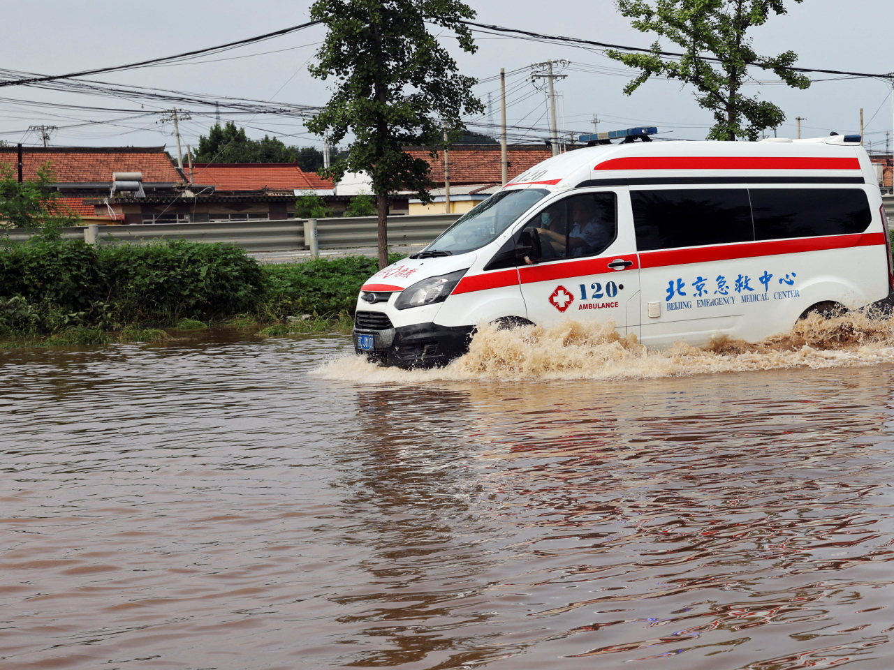 北京近日遭遇極端強降雨，全市累計轉移超過8萬人。（路透社）