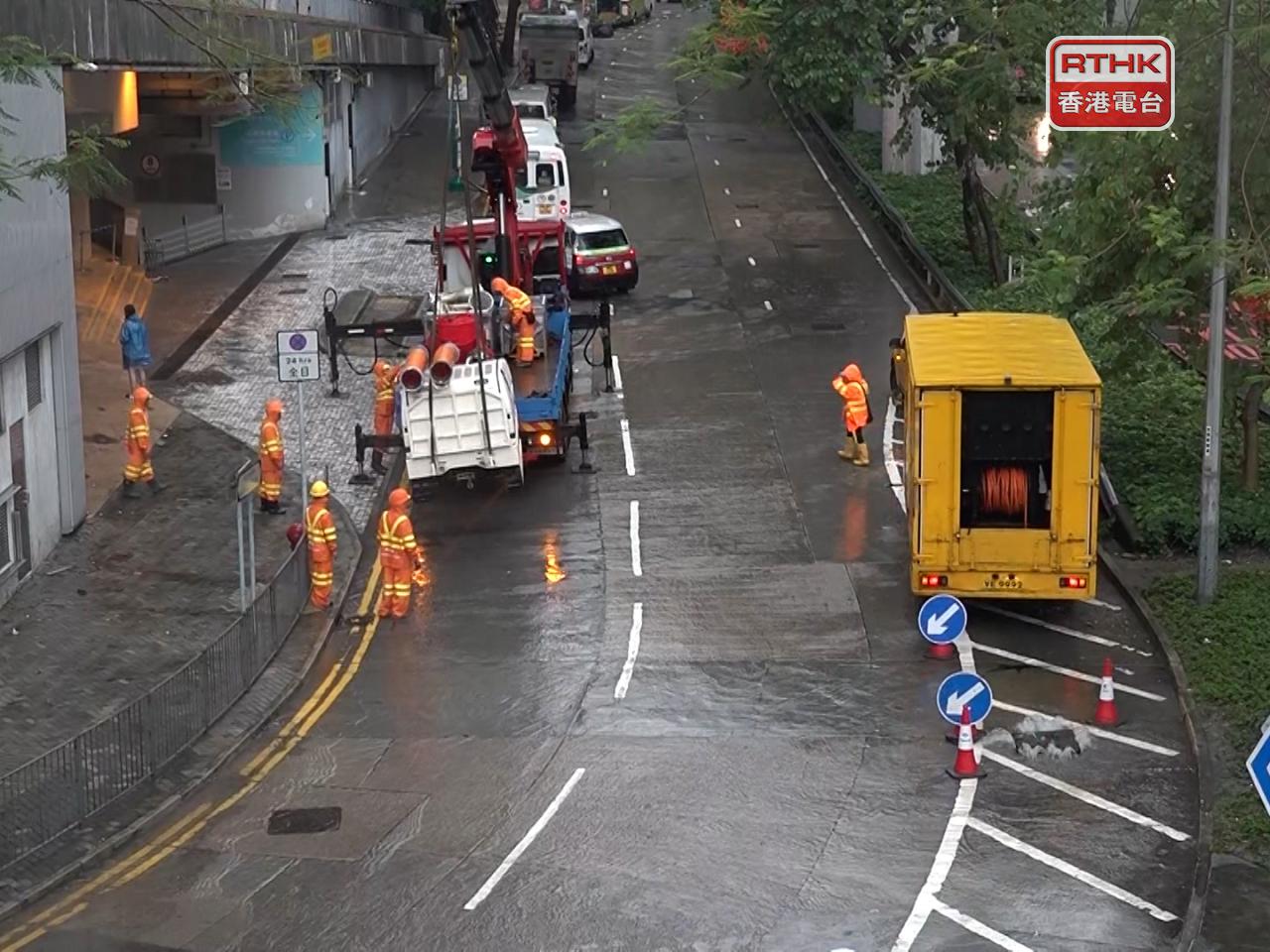 一度受暴雨影響的路段逐步回復正常，包括柴灣道迴旋處。（郭志強攝）