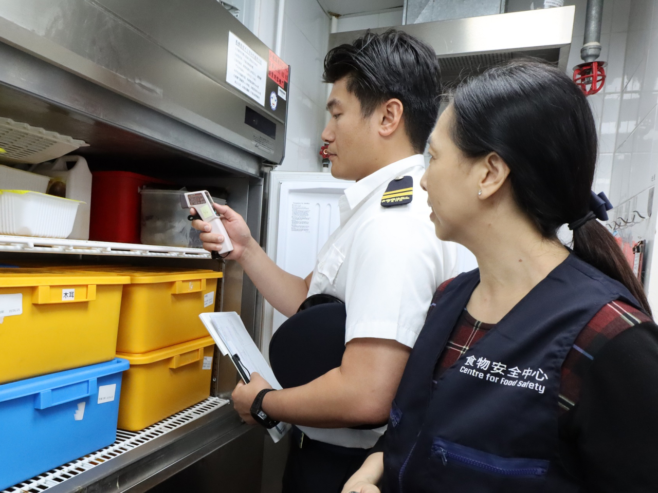 食環署特別關注食物的存放、處理和衞生情況。（政府新聞處）