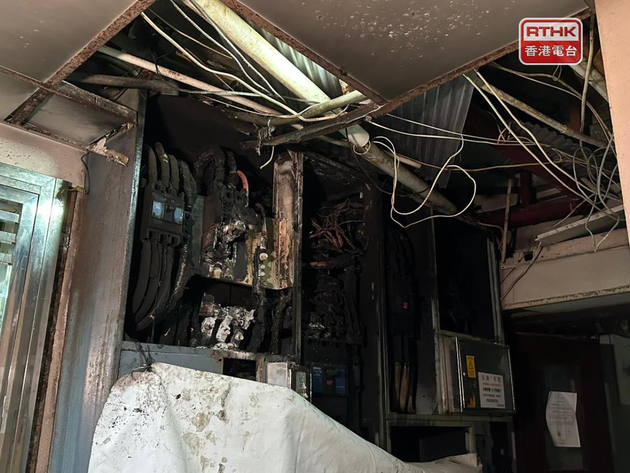 民政處表示，大廈管理公司已盡責安排電力工程人員到場進行搶修。（實習記者錢茵彤攝）