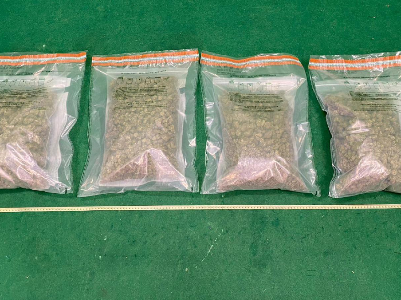 海關在葵涌檢獲約5.8公斤懷疑大麻花有關，估計市值約120萬元。（政府新聞處）