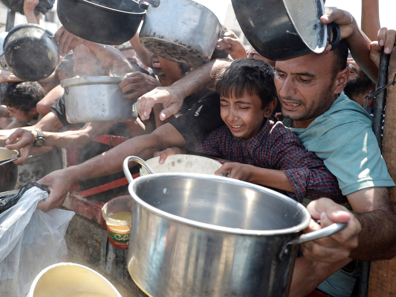 UN agencies say all barriers to food aid must be removed immediately to prevent mass starvation in Gaza. Photo: Reuters