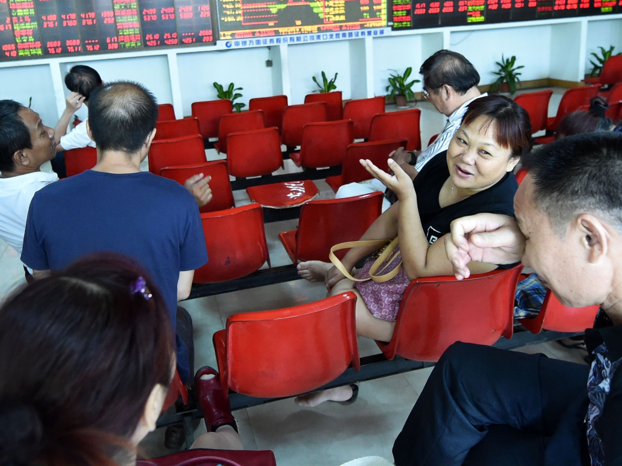 創業板指數收報2367點，跌38點，跌幅1.62%。 （新華社資料圖片）