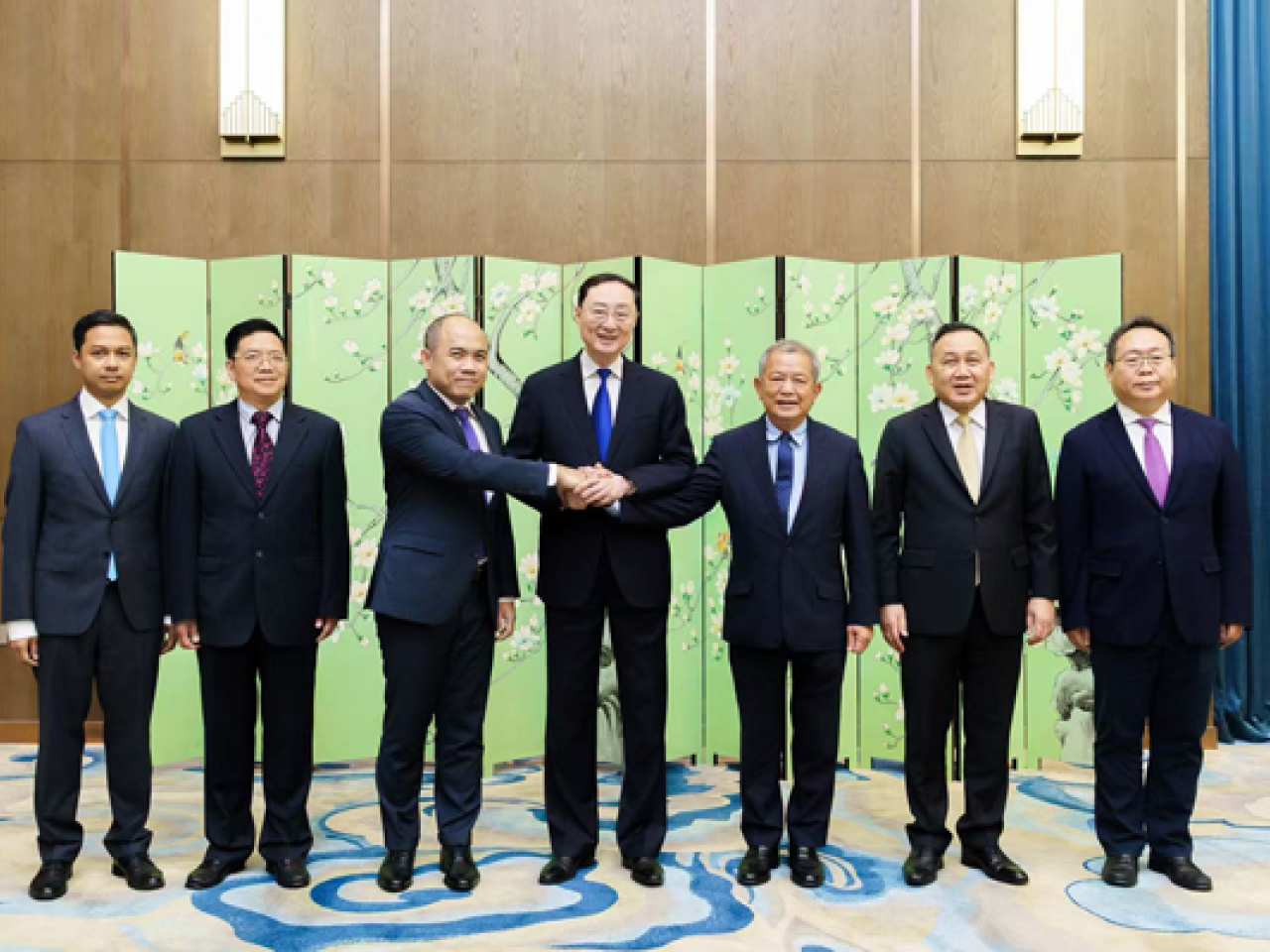 中國—柬埔寨—泰國三方非正式會晤在上海舉行。（外交部網頁圖片）