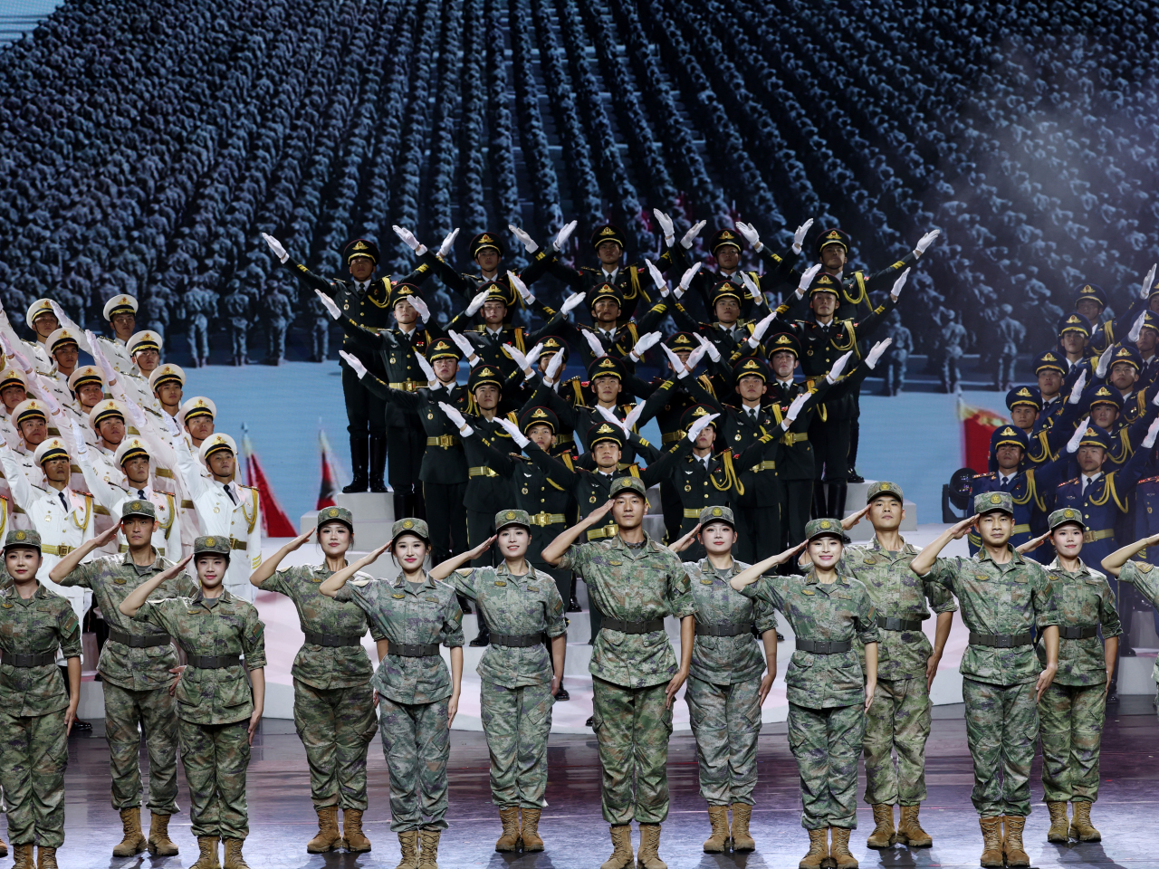 駐香港部隊在昂船洲軍營舉行招待會，慶祝中國人民解放軍建軍98周年。（政府新聞處）