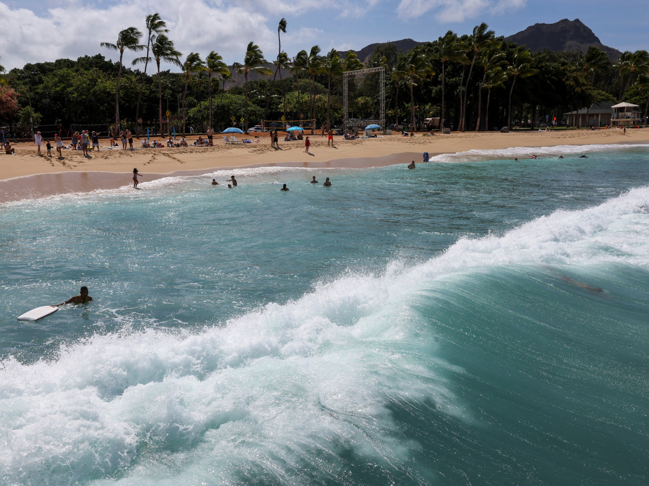 Vacationers returned to beaches in Honolulu after tsunami warnings were downgraded. Photo: Reuters