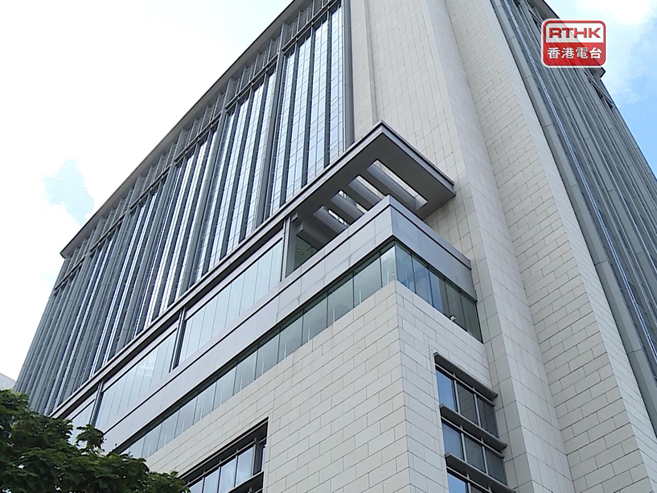 2男3女陪審團退庭商議超過11小時後作出裁決。（港台圖片）
