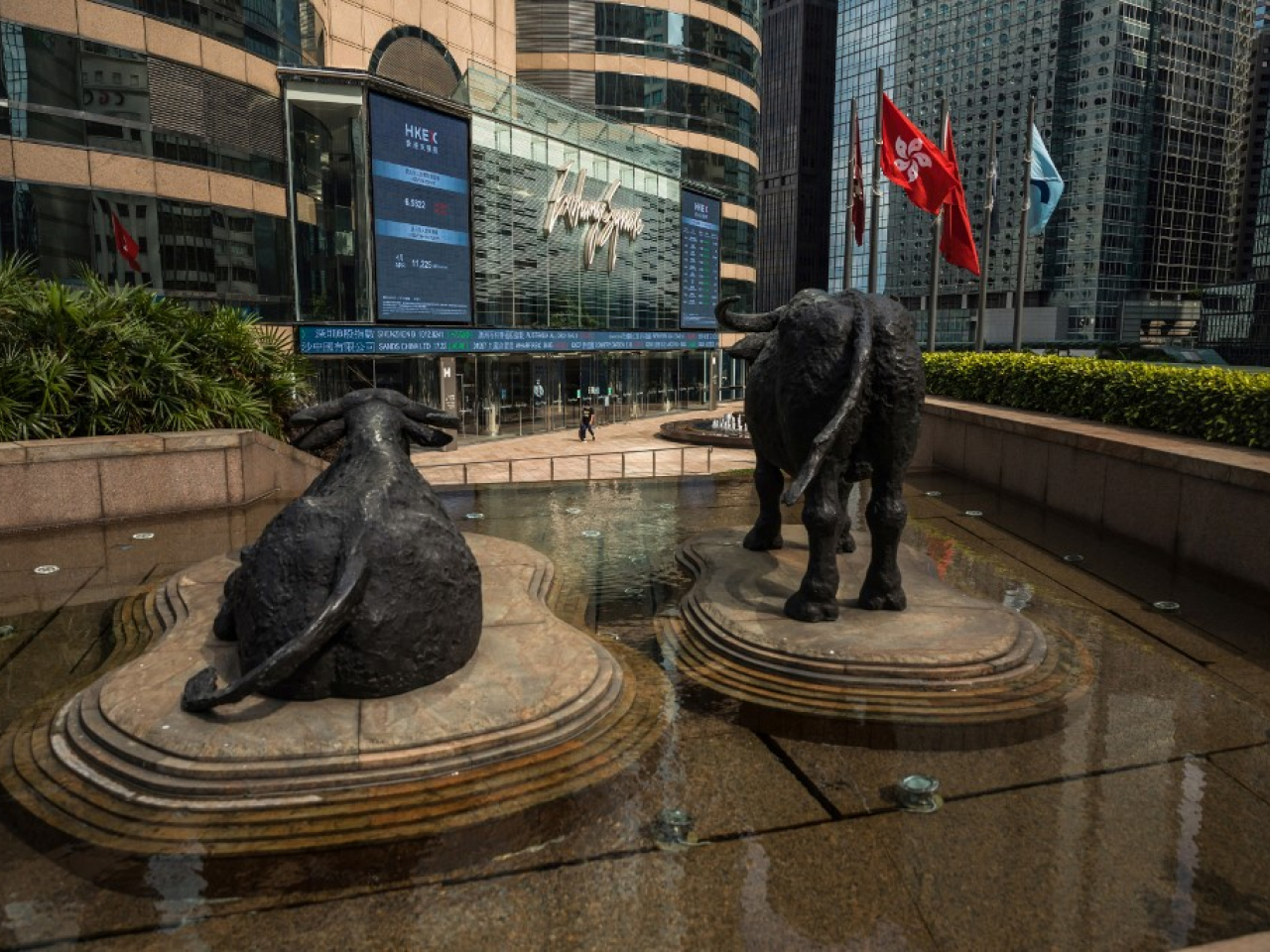 The Hang Seng Index ended trading down 403 points, or 1.6 percent, at 24,773 on Thursday. File photo: AFP