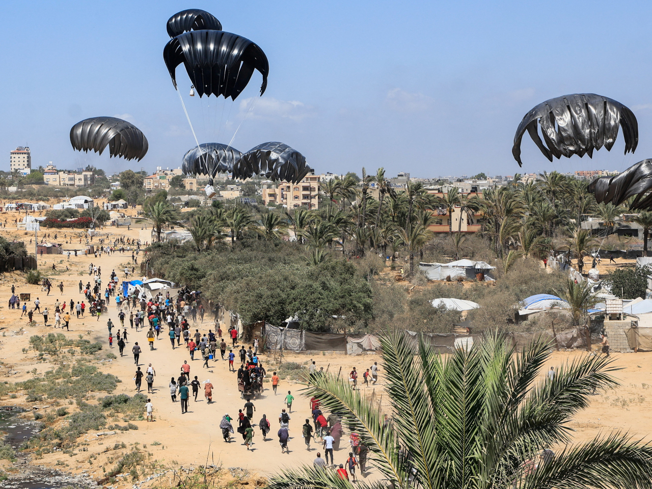 Germany's foreign minister says Gaza's two-million-plus inhabitants now face an unfolding famine, demanding that Israel enable more aid into the territory. Photo: Reuters