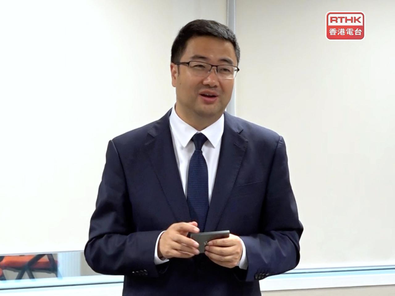 尚海龍稱，有內地家長表示今日即時坐高鐵來港，為子女「叩門」插班入讀高中。（港台圖片）
