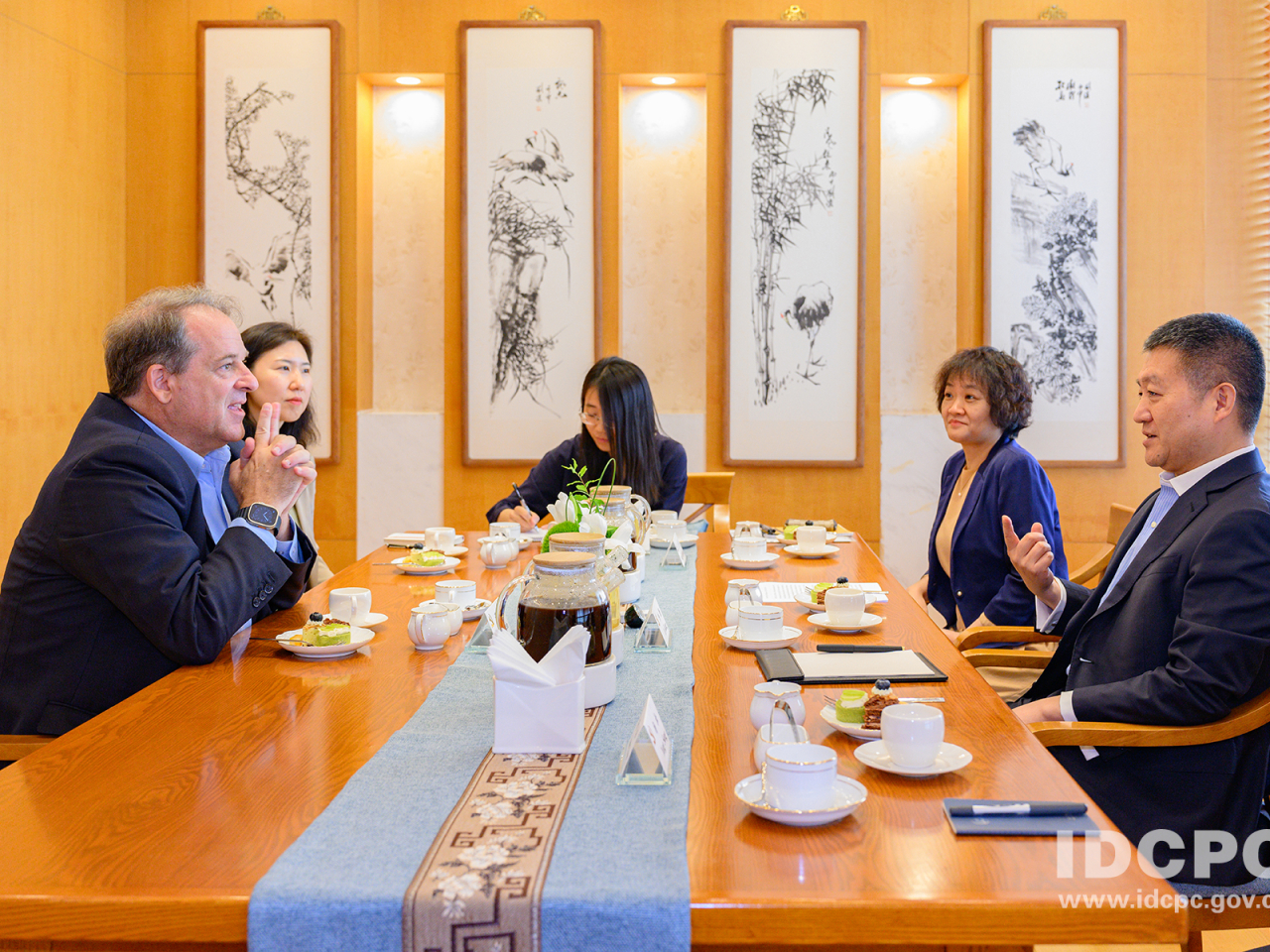 中共中央對外聯絡部副部長陸慷與美中貿易全國委員會會長譚森會面。（中央對外聯絡部網站）