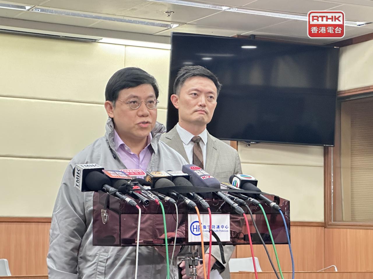 歐家榮（左）表示，廣東是熱門的外遊地點，當地出現疫情或多或少影響本港，出現輸入個案是預計之中。（實習記者鄒潔怡攝）