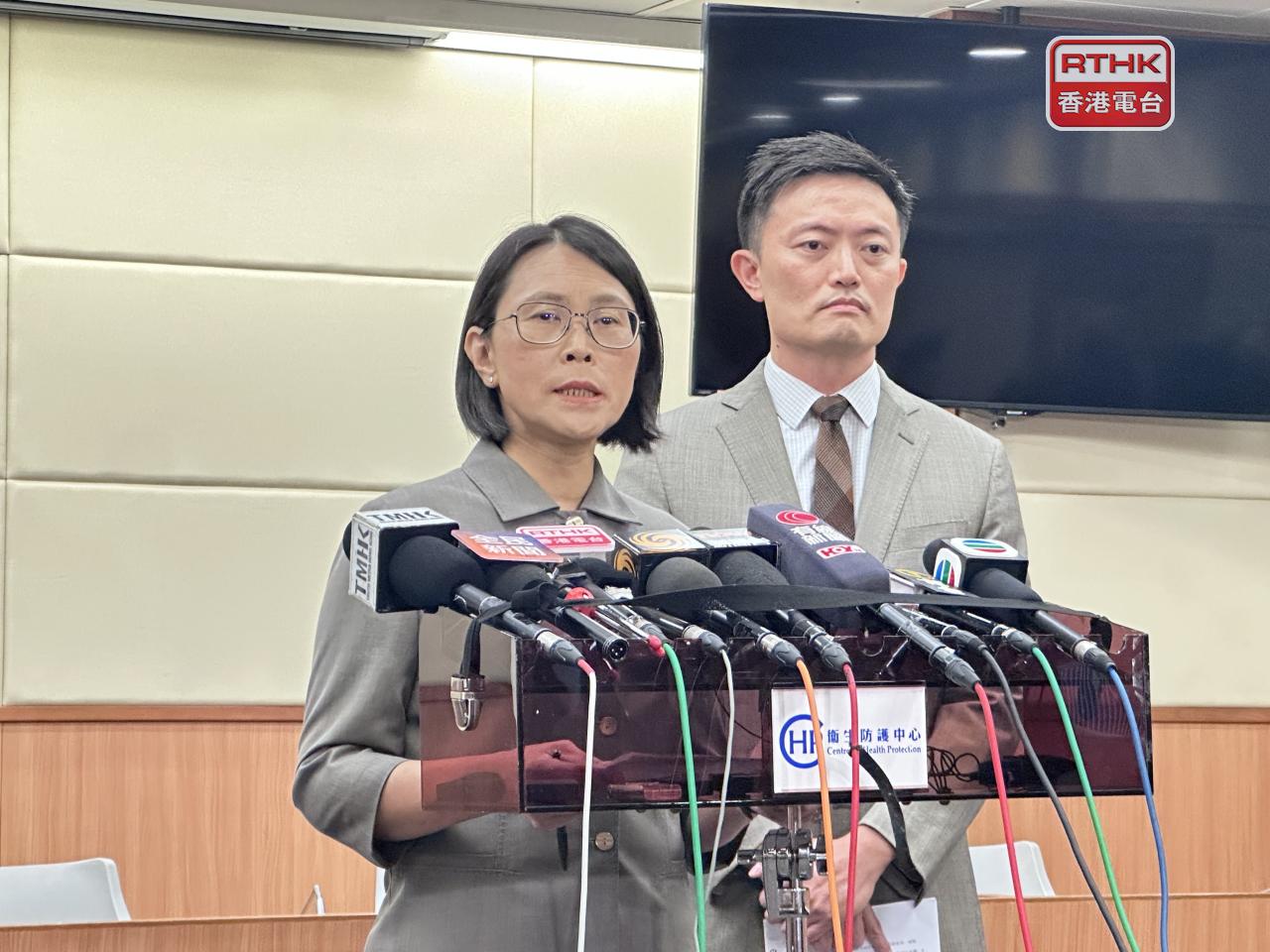 霍明茵（左）表示，已經展開相關病媒調查和針對性防蚊滅蚊工作。（實習記者鄒潔怡攝）