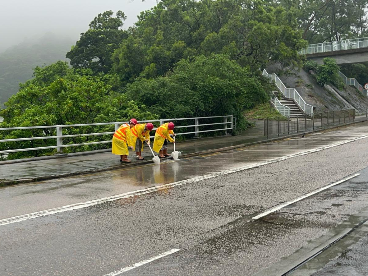 大埔道近馬騮山的水浸積水已退卻。（渠務署社交網頁）