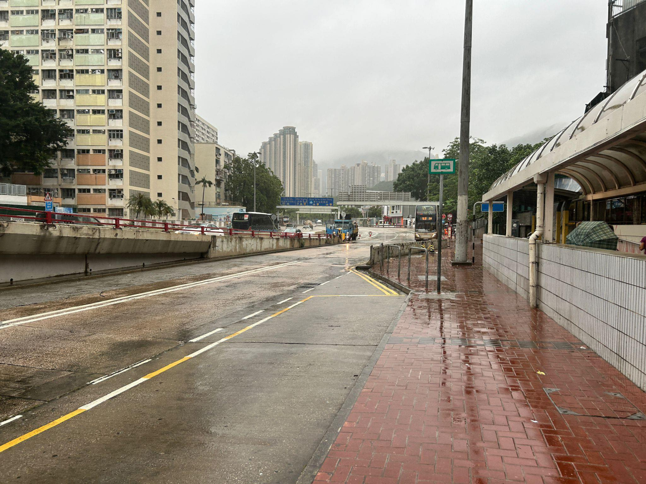 渠務署完成處理龍翔道近牛池灣村的水浸個案 (渠務署圖片)