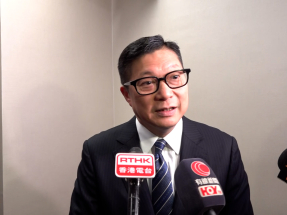 邓炳强称黑色暴雨期间　多个部门协助尽快通渠疏导水浸