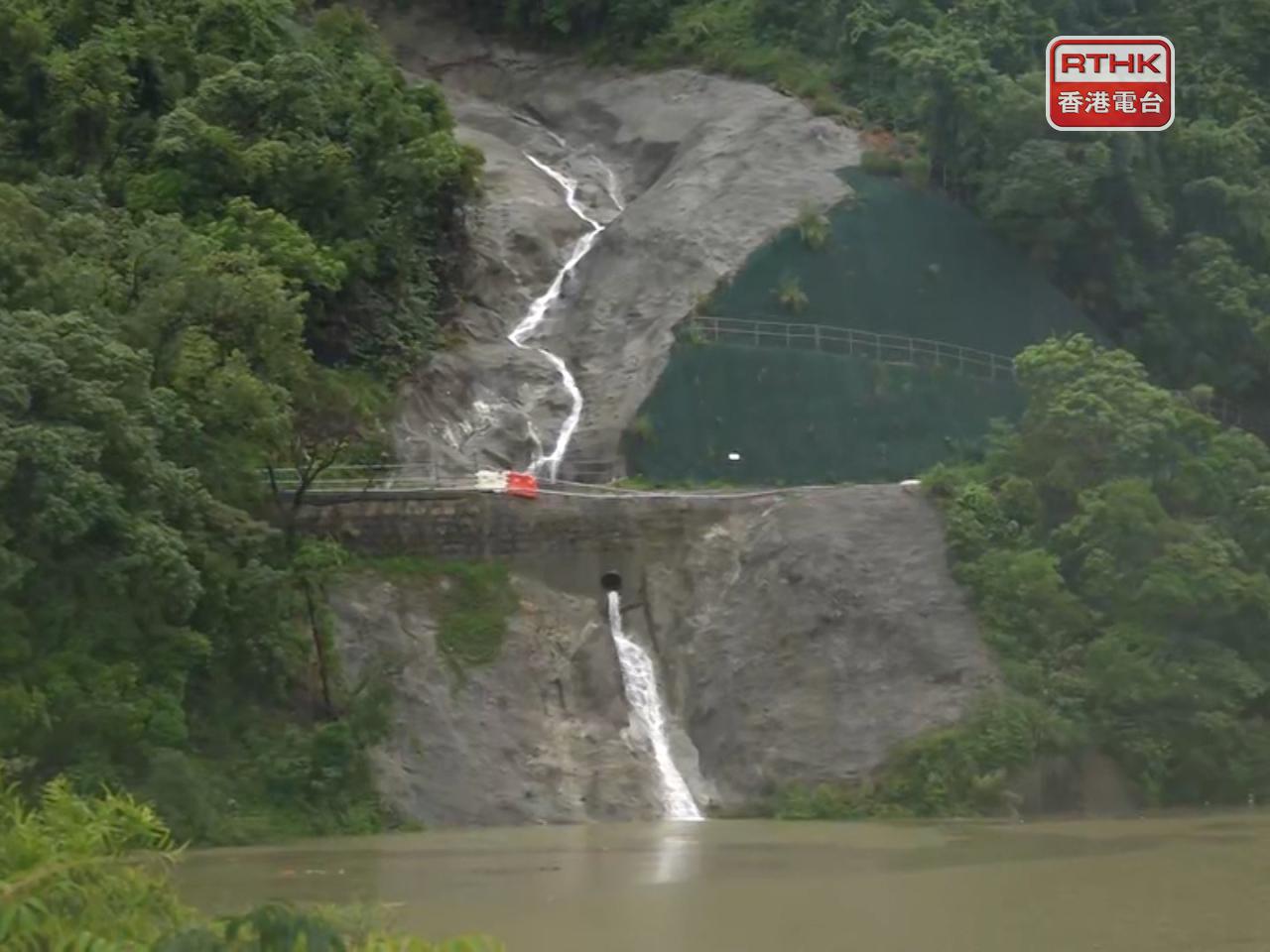 The Home Affairs Department activates its emergency notification system after the water level at the Lower Shing Mun Reservoir reaches the warning threshold. Photo: RTHK