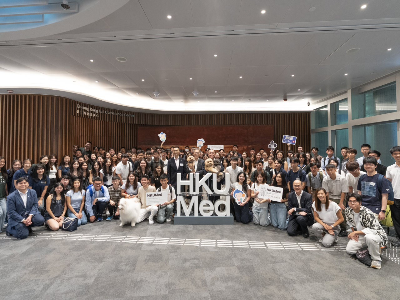 港大醫學院表示，新學年共吸引30名IB國際文憑試滿分「狀元」入讀，亦透過「學校推薦直接錄取計劃」取錄31名多元才能優異生。（港大醫學院提供）