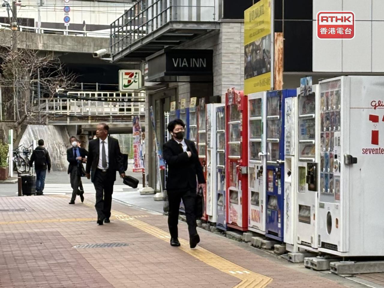 日本6月經通脹調整後實質薪酬按年跌1.3%，連跌6個月，但創5個月以來最小跌幅。（港台圖片）